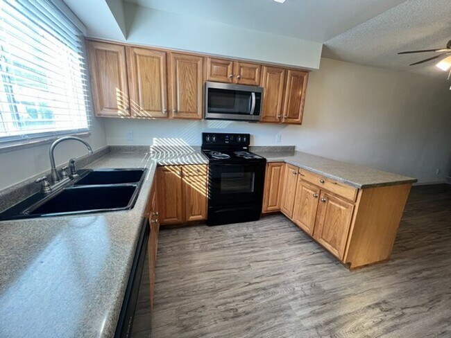 Building Photo - Fully updated Two Bedroom with Washer/Dryer