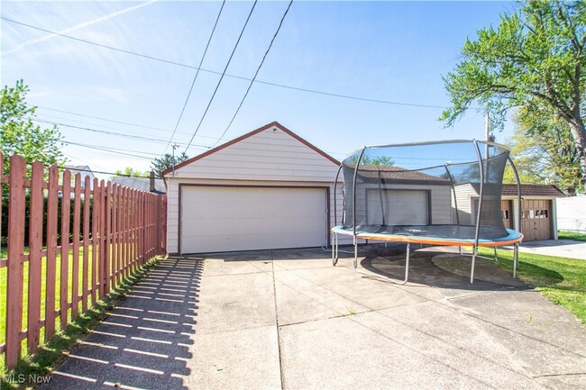 Building Photo - 7611 Ivandale Dr