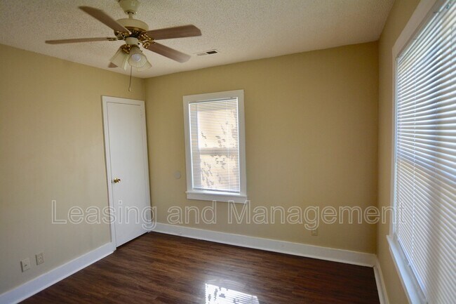 Building Photo - 632 White Oak Dr