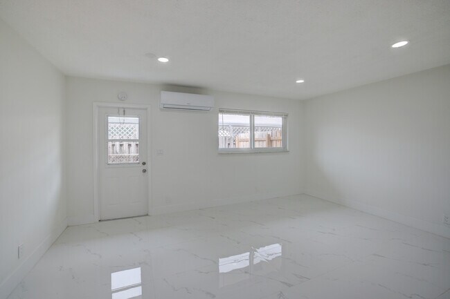 Building Photo - Court St LLC