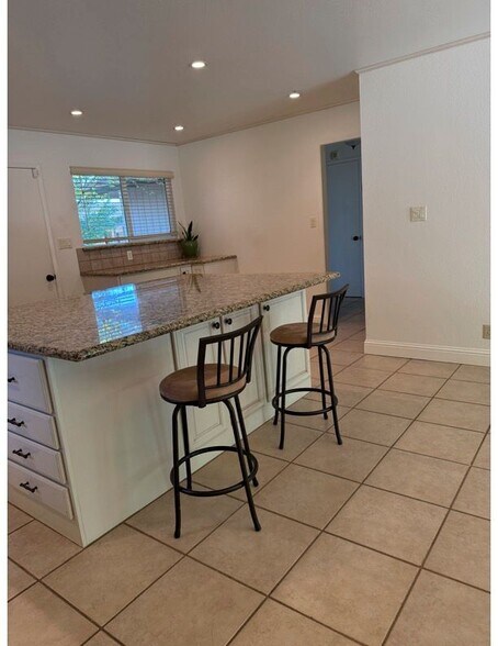 Building Photo - 5753 Reynaud Ct