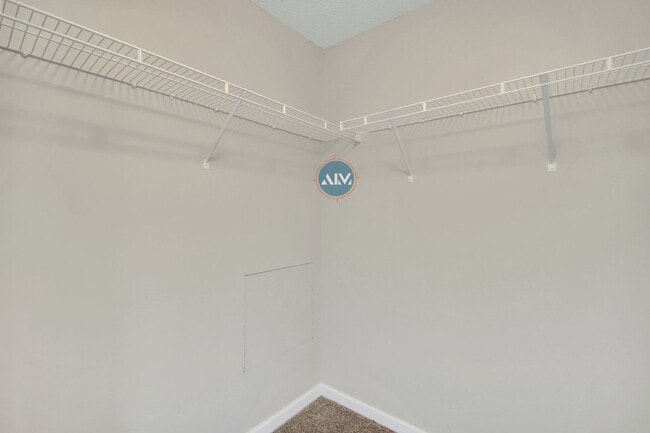 Building Photo - Beautiful Top Floor Villa in the Charming ...