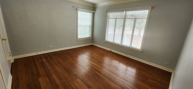 Building Photo - For Rent- Terrell Hills -2bed, 2 bath Home
