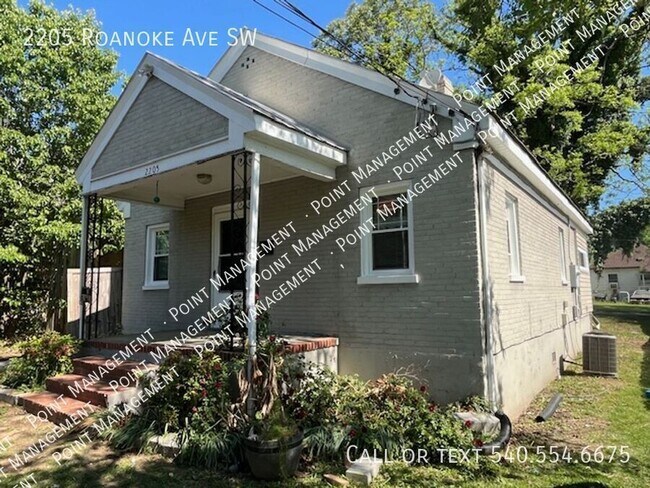 Building Photo - 2205 Roanoke Ave SW