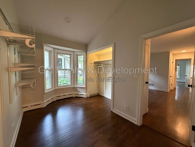 Building Photo - 255 Crest Rd