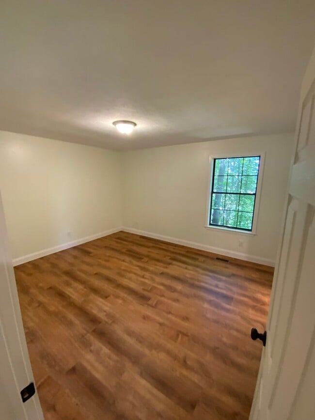 Building Photo - Beautifully Remodeled 3-Bedroom Home with ...