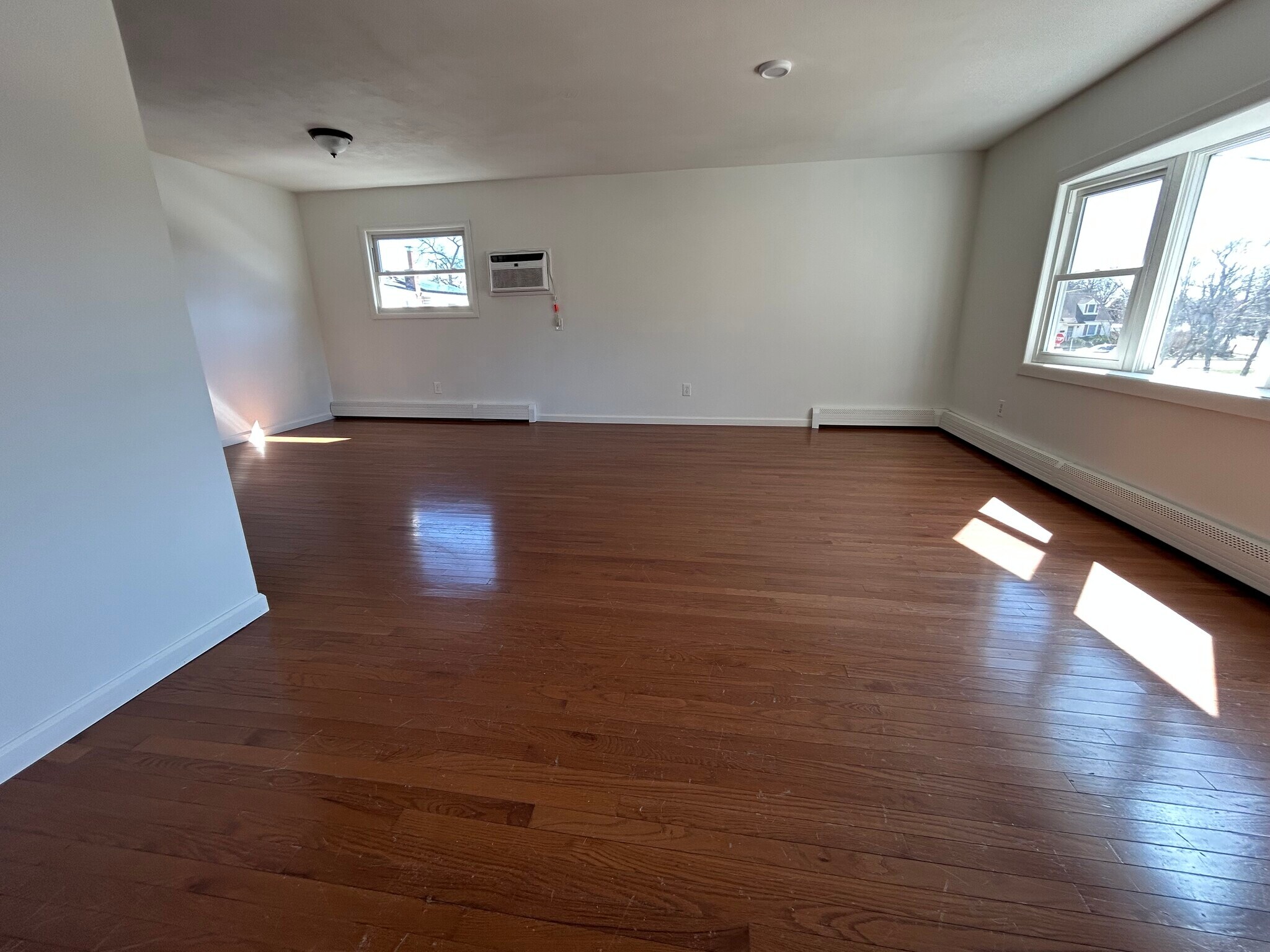 Building Photo - 405 Massapequa Ave