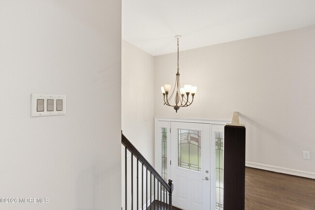 Building Photo - 536 River Dr