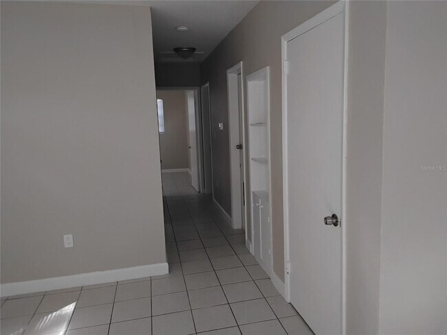 Building Photo - 327 Barbara Cir