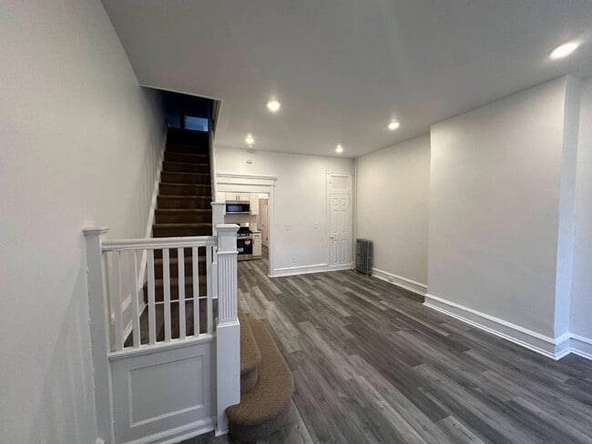 Building Photo - 2449 N 33rd St