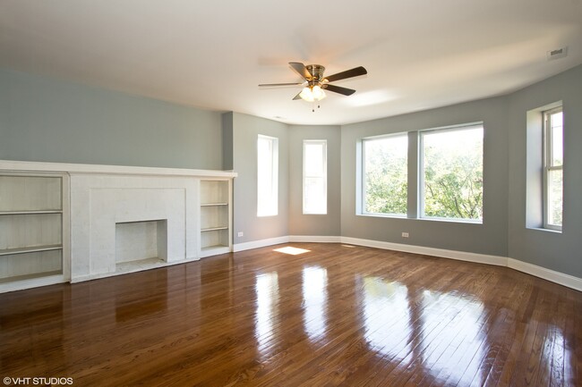 Building Photo - 7943 S Drexel Ave