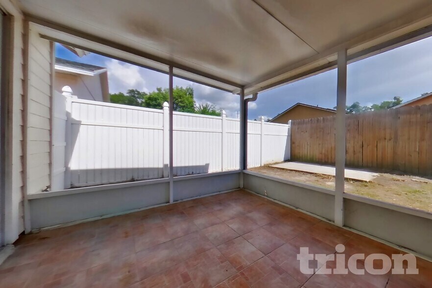 Building Photo - 1623 Chatham Cir