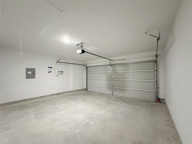 Building Photo - 1515 Las Cuevas Dr