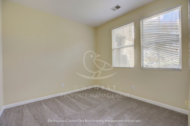 Building Photo - Beautifully maintained 4 bedroom 2 bath home!