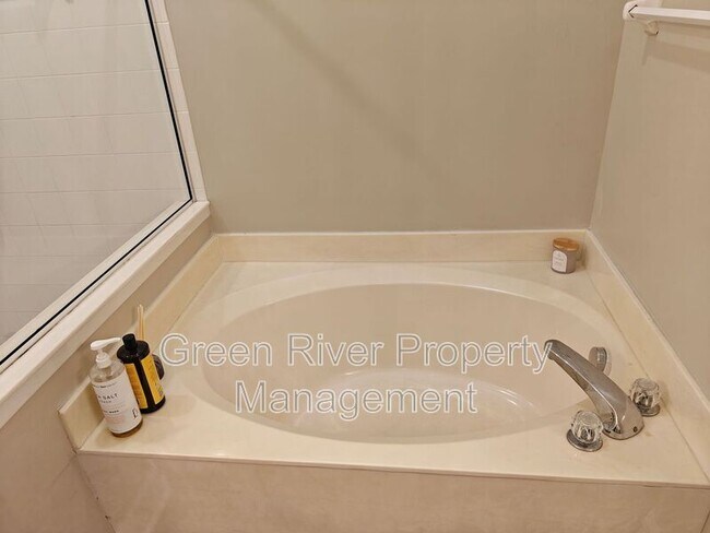 Building Photo - 1505 Majestic View Ln