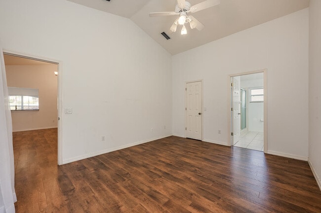 Building Photo - 39900 Bayview Dr