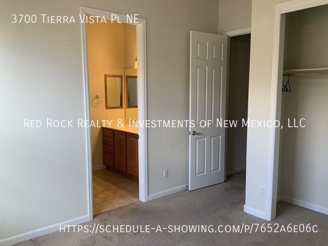 Building Photo - 3700 Tierra Vista Pl NE