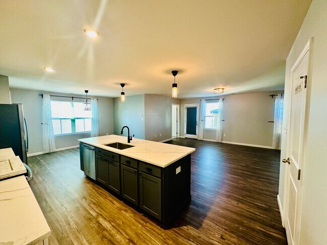Building Photo - Come tour this beautiful home in MARQUIS HILLS!