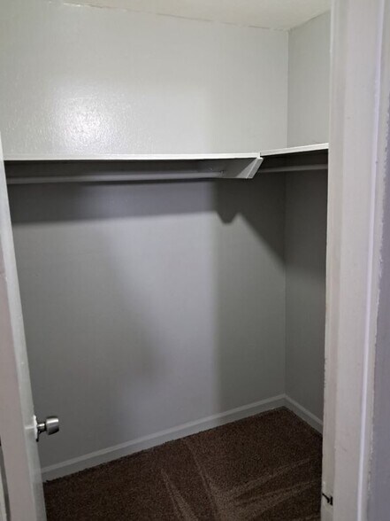 Building Photo - 1931 Clinton St