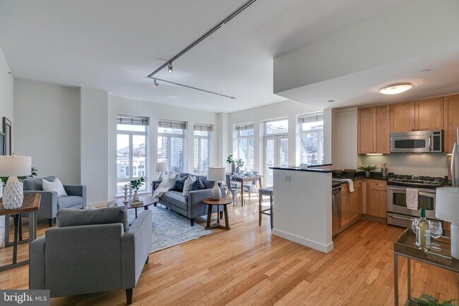 Building Photo - 1900 Hamilton St