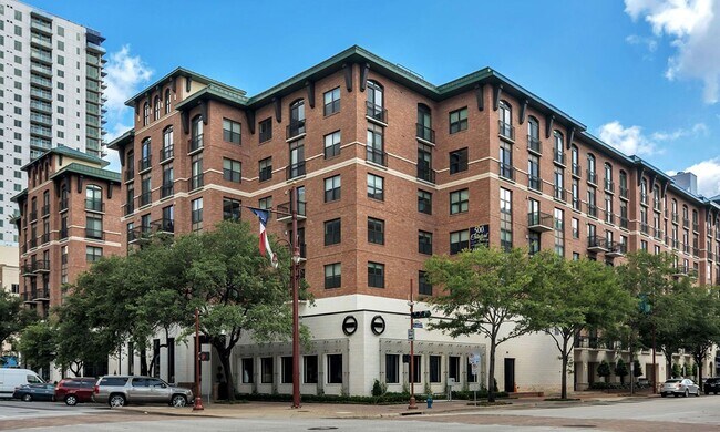 Building Photo - 500 Crawford St