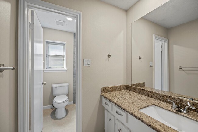 Building Photo - 1015 Rock Canyon Dr