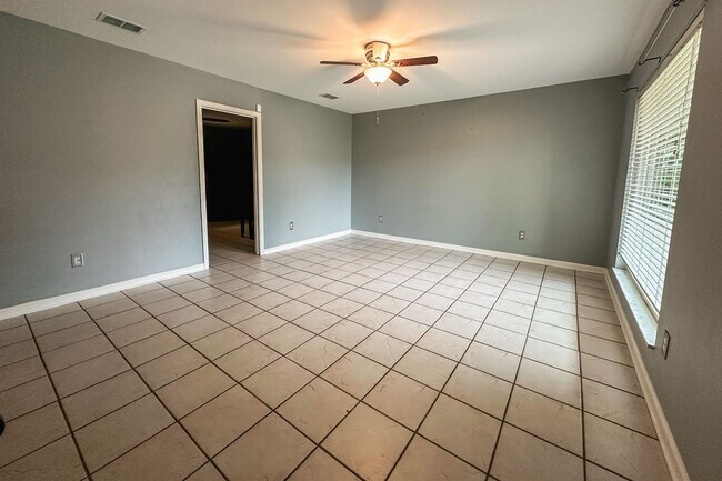 Building Photo - 2630 Mayfair Rd