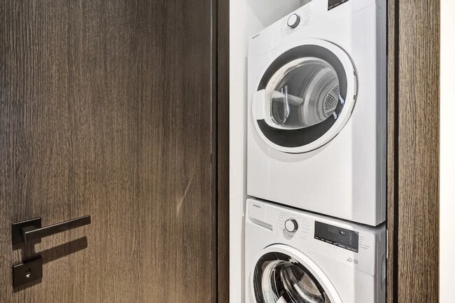 Building Photo - 398 NE 5th St