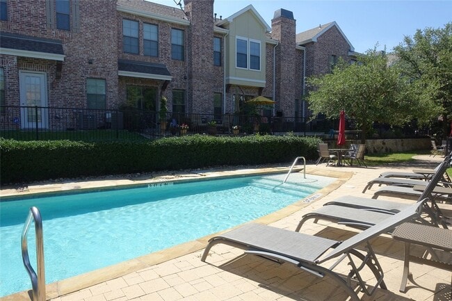 Building Photo - 2105 Lucerne Cove