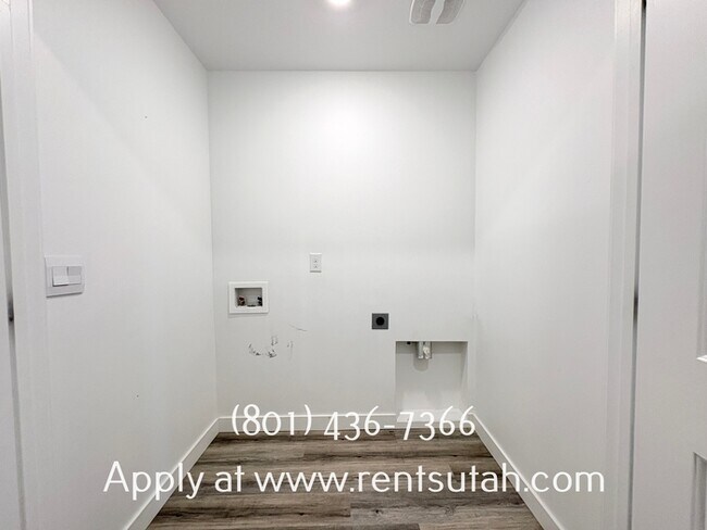Building Photo - Lovely Santaquin Home