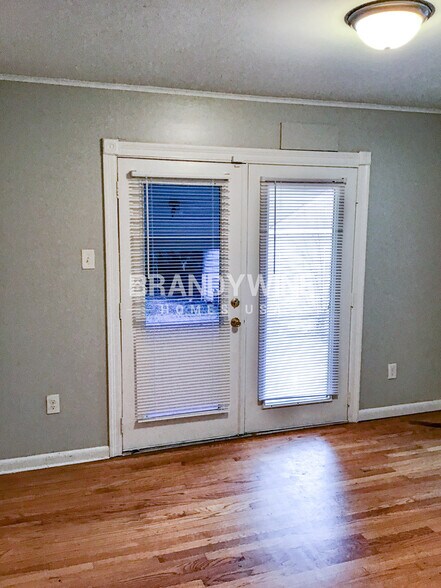 Building Photo - 3035 Christine Rd