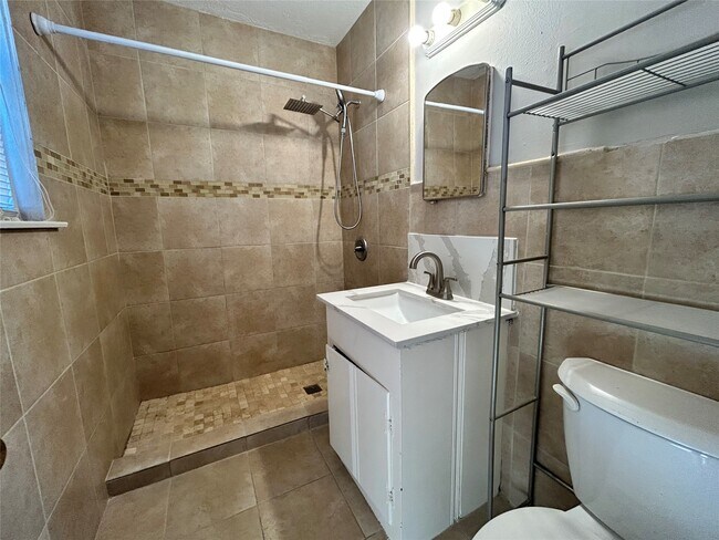 Building Photo - 2122 Purdue St