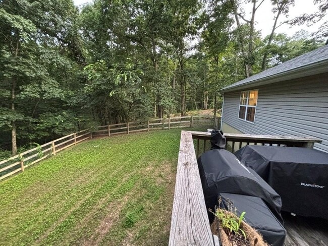 Building Photo - 6 Hart Ln