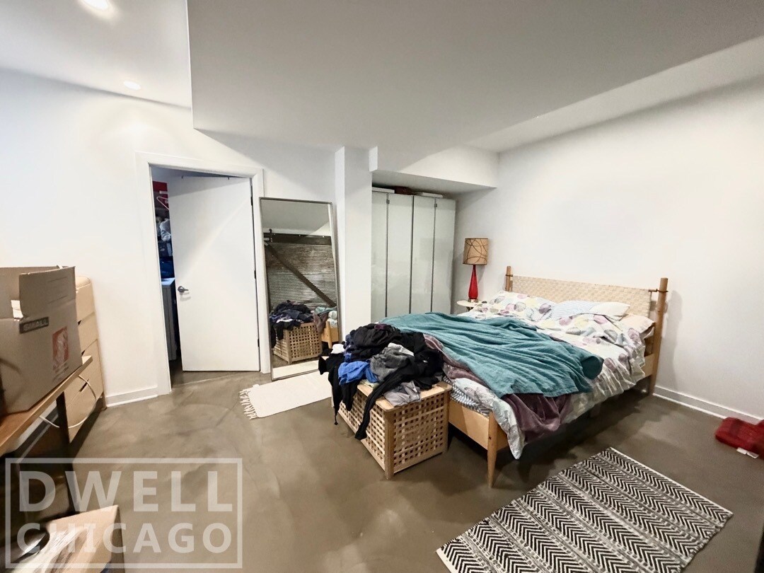 Building Photo - 2121 N Albany Ave