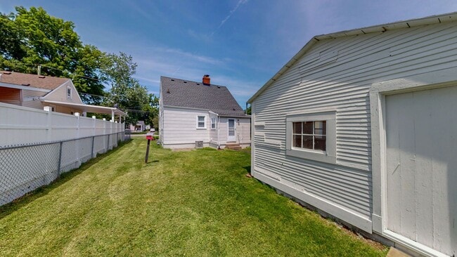 Building Photo - Newly Renovated 2 Bed/1 Bath Home in Camp Taylor