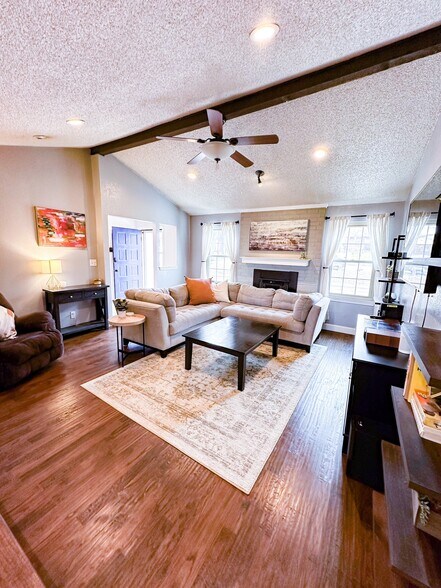 Building Photo - 3707 French Wood Dr