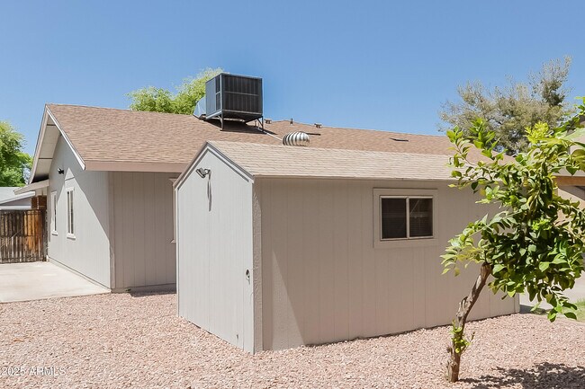 Building Photo - 555 N Elm