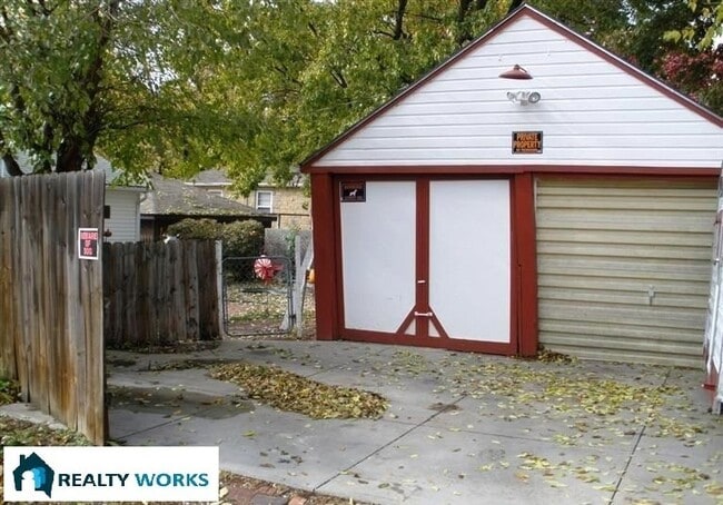 Building Photo - Cute 2 Bedroom 1 Bath House!