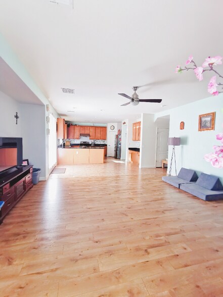 Building Photo - 4632 S Griswold St