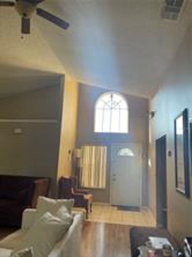 Building Photo - 751 Country Woods Cir