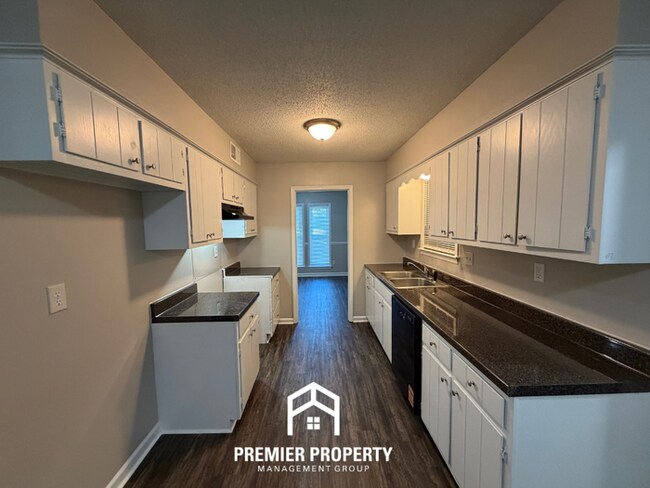 Building Photo - 3955 Castile St