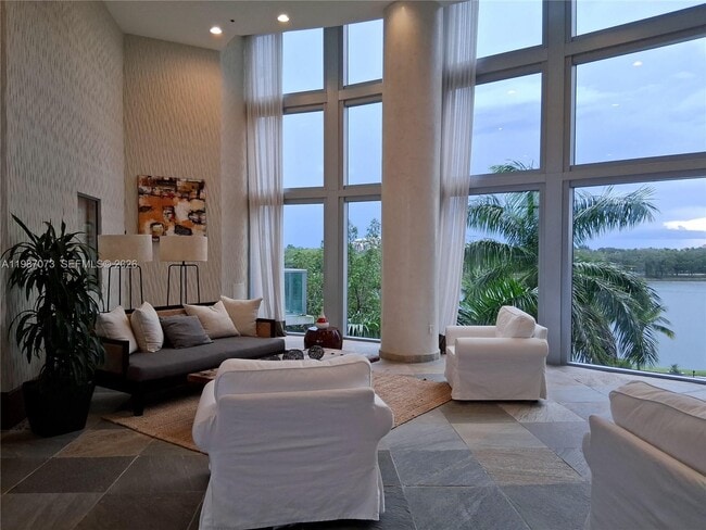 Building Photo - 2641 N Flamingo Rd