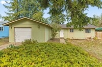 Building Photo - Family Friendly Home on W. Harrison