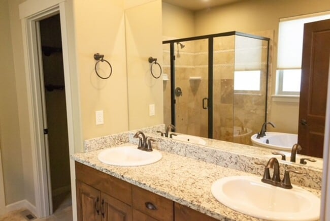 Building Photo - 1722 Brambling Brae Ln