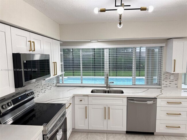 Building Photo - 6708 Camelia Dr