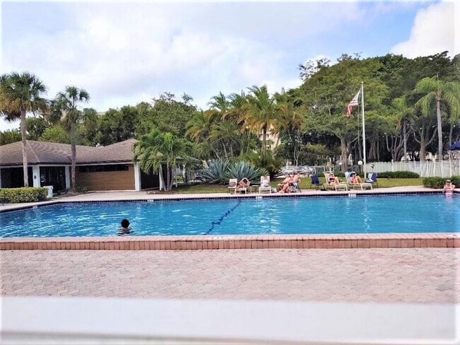 Building Photo - 2691 S Course Dr