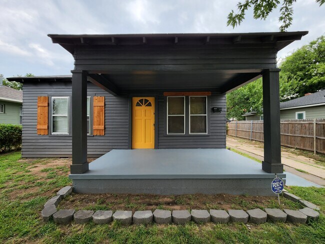 Building Photo - 1946 NW 15th St