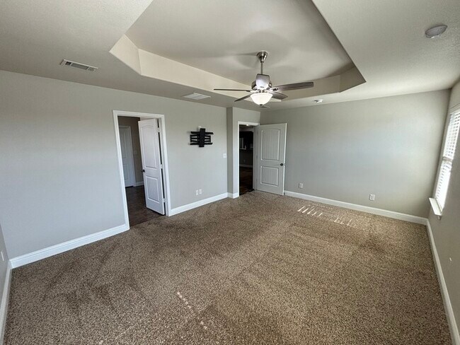 Building Photo - 3 bed 2 bath home with 2 car garage in Legends Park!