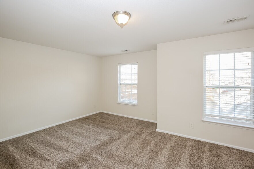 Building Photo - 7322 Fox Point Dr