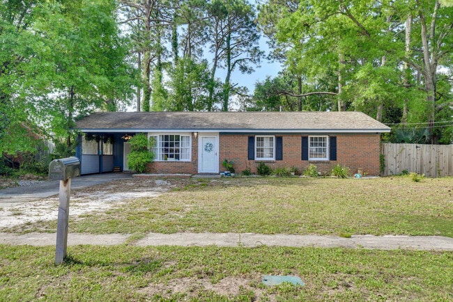 Building Photo - 310 Coral Dr SW